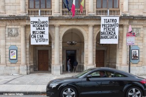 Teatro Vittorio Emanuele occupato 20121022 MG 0400