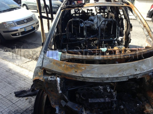 Macchine bruciate multate dai vigili urbani
