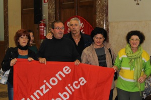 I lavoratori dei servizi sociali protestano a Palazzo Zanca 