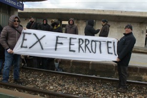 Una delle tante proteste degli ex Ferrotel (Foto Paolo Furrer)
