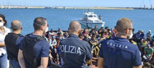 sbarchi-polizia_migranti