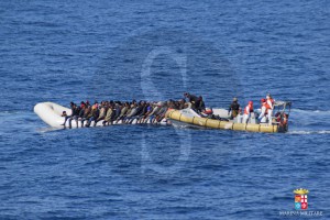 migranti, Nave Fulgosi - 21 febbraio - Inizio soccorsi imbarcazioni
