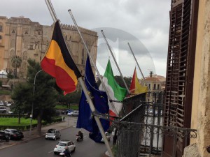 Palazzo d'Orleans, bandiere a mezz'asta