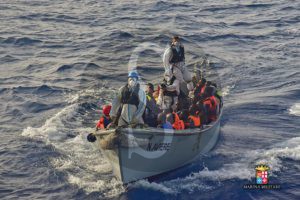 MARINA MILITARE migranti Nave Aviere 28 29 04 2016 5
