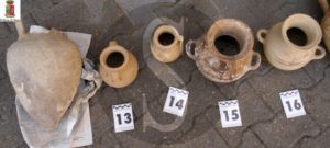 Polizia Enna reperti archeologici sicilians 14-4-16 (3)