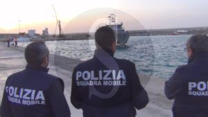 Sbarco_Pozzallo_Ragusa_Polizia_Sicilians_19_4_16 (6)