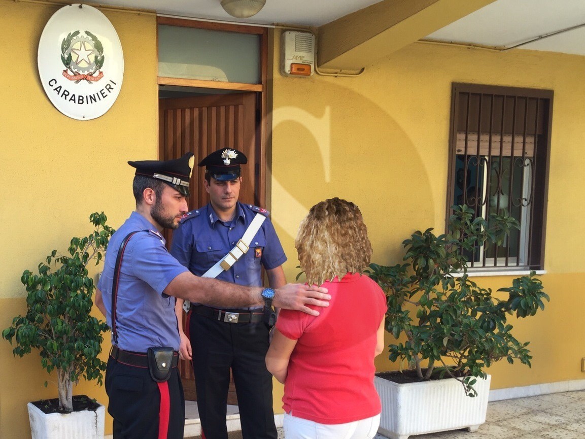 stalker violenza donne carabinieri Sicilians