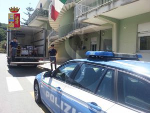 Polizia Sequestro alimenti Sicilians