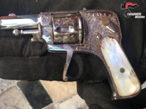 Carabinieri Messina Pistola sequestrata Sicilians