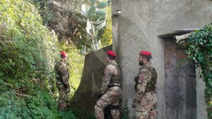 Carabinieri perquisizione Casolare Sicilians