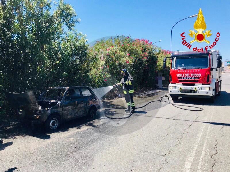 auto incendio vigilidelfuoco autostrada sicilians