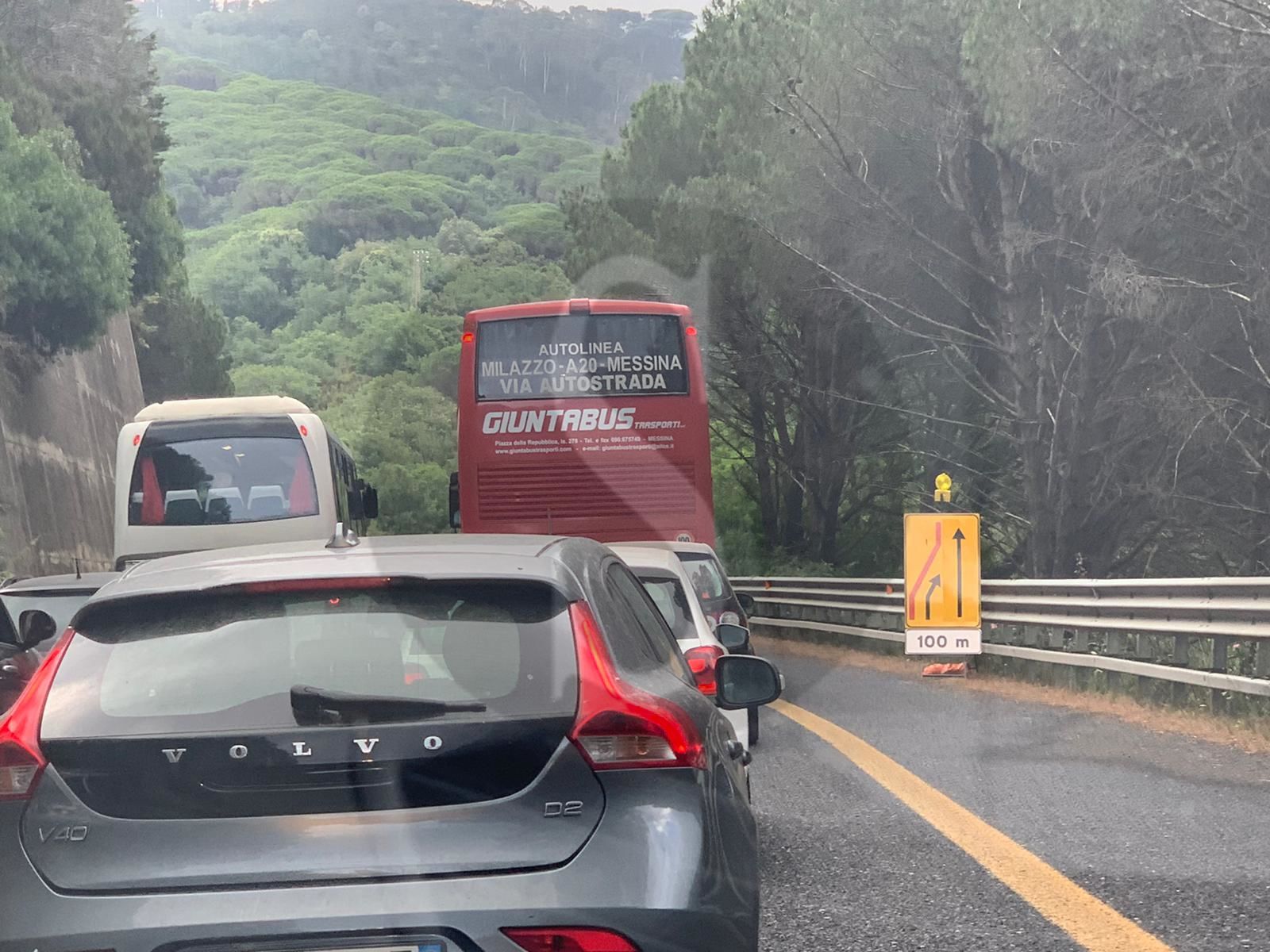 Autostrada MessinaPalermo coda fila Sicilians